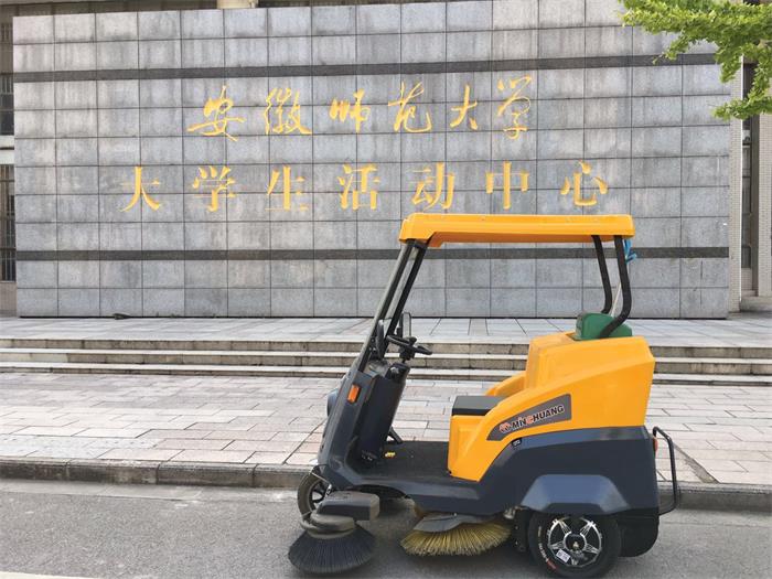 銘創(chuàng)C170半封閉式道路清掃車服務(wù)于蕪湖某高校